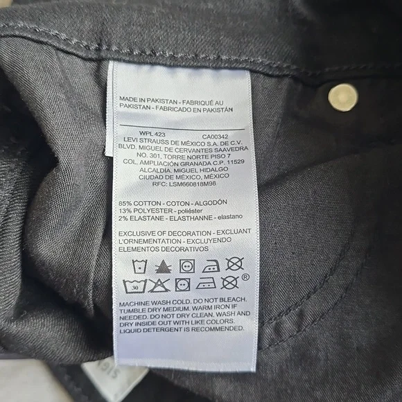 Levi's Signature High Rise Shorts - Picture 7 of 7